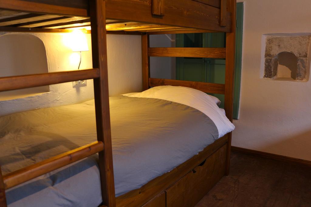 Gjirokastër Stone City Hostel מראה חיצוני תמונה