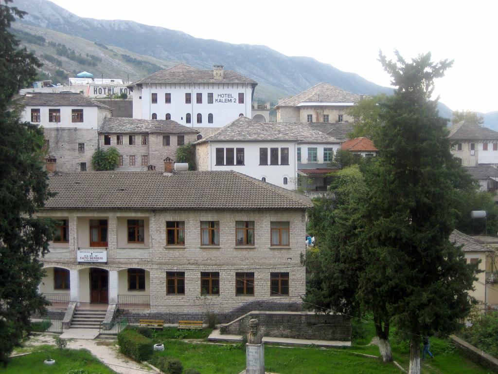 Gjirokastër Stone City Hostel מראה חיצוני תמונה