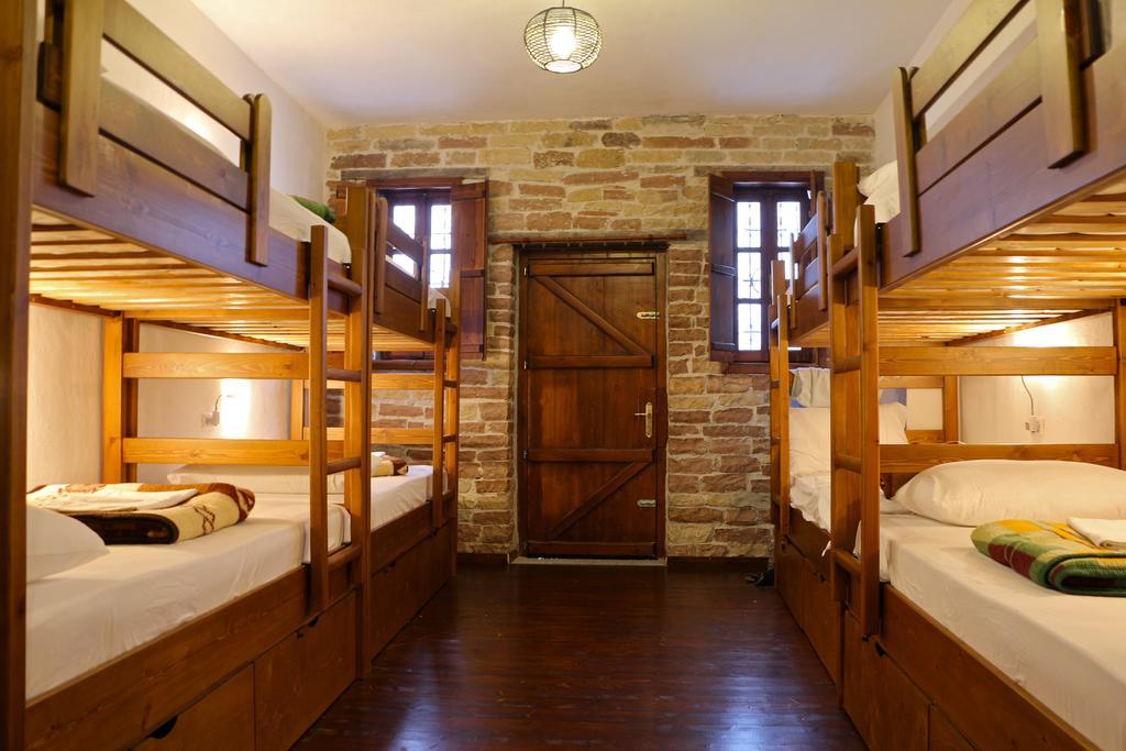 Gjirokastër Stone City Hostel מראה חיצוני תמונה